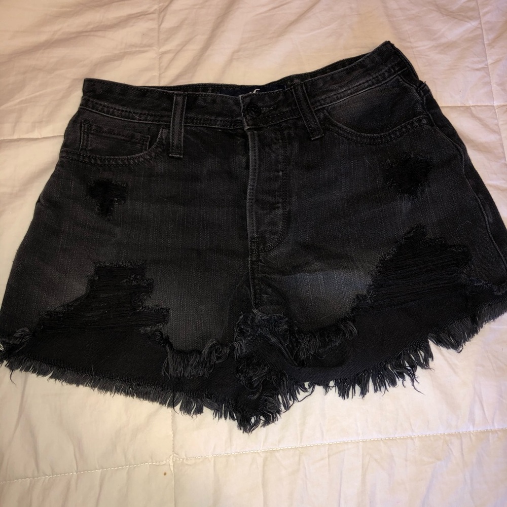 Black distressed Hollister shorts.